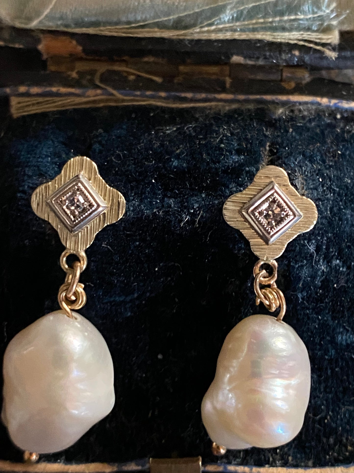 antique golden earrings with pearl and diamant setting