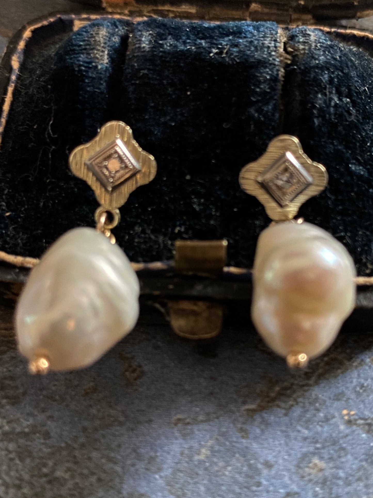 antique golden earrings with pearl and diamant setting