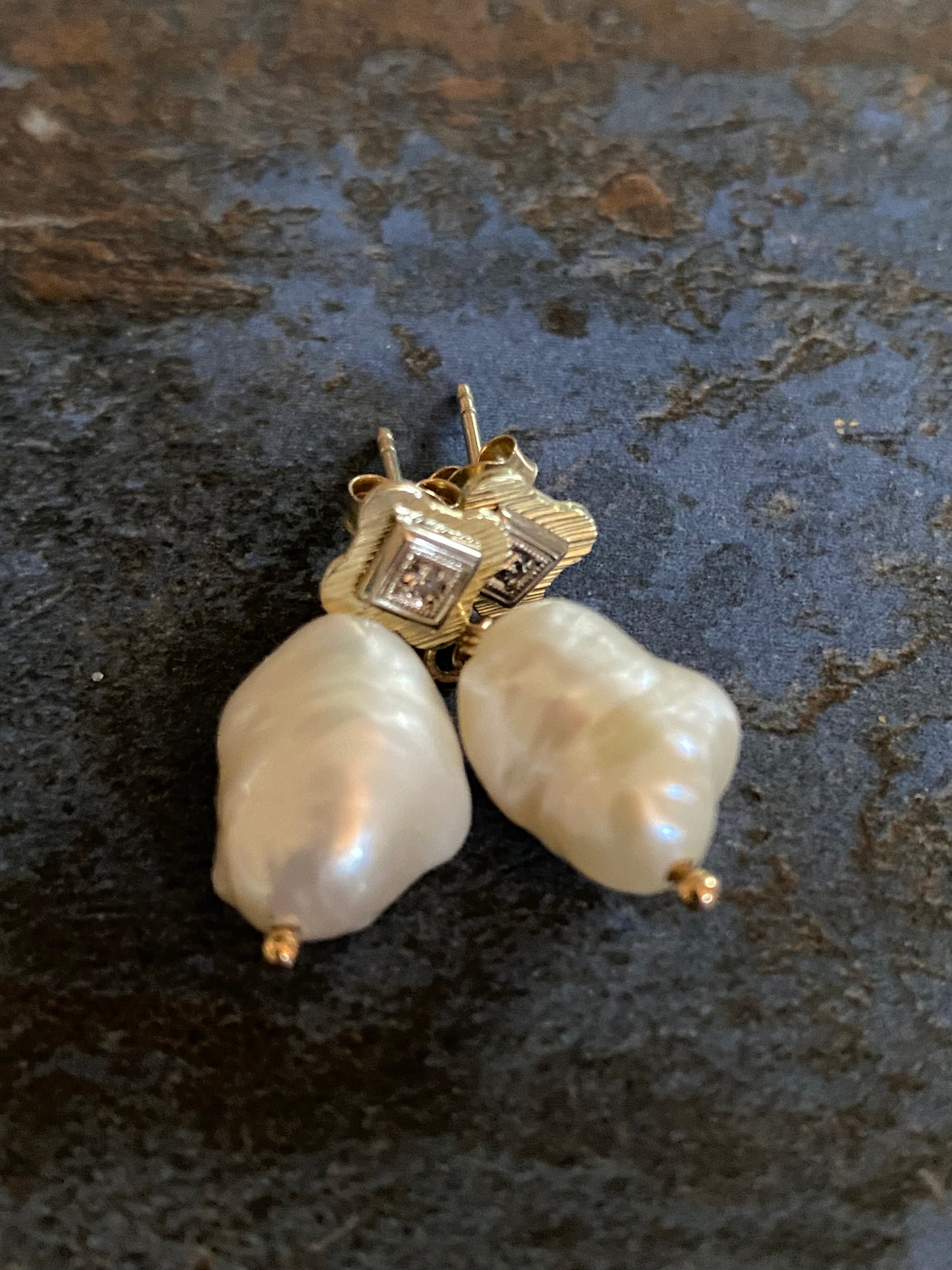 antique golden earrings with pearl and diamant setting