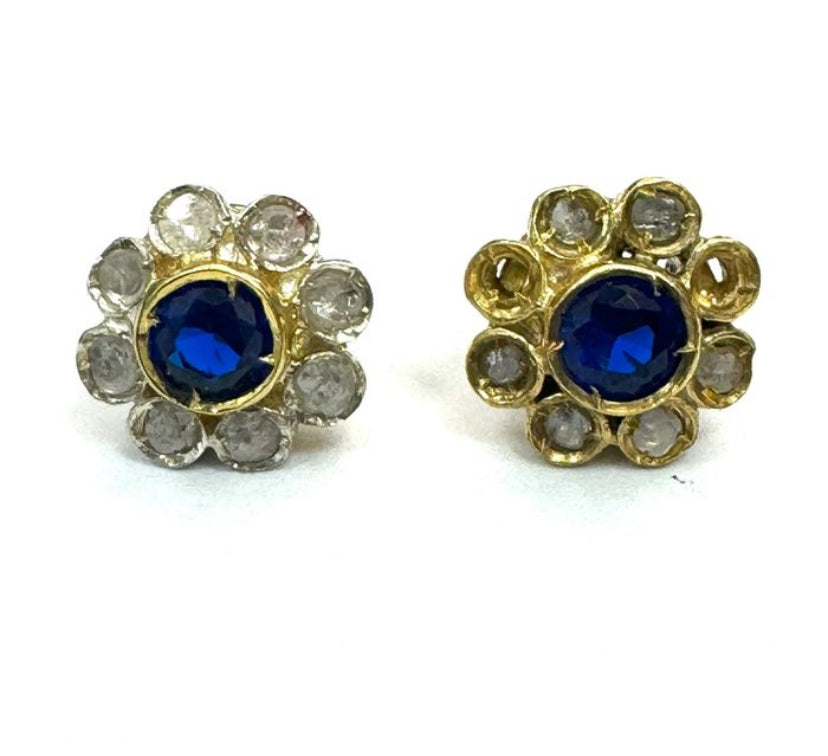 Golden earrings with sapphire and diamonds (bloem)
