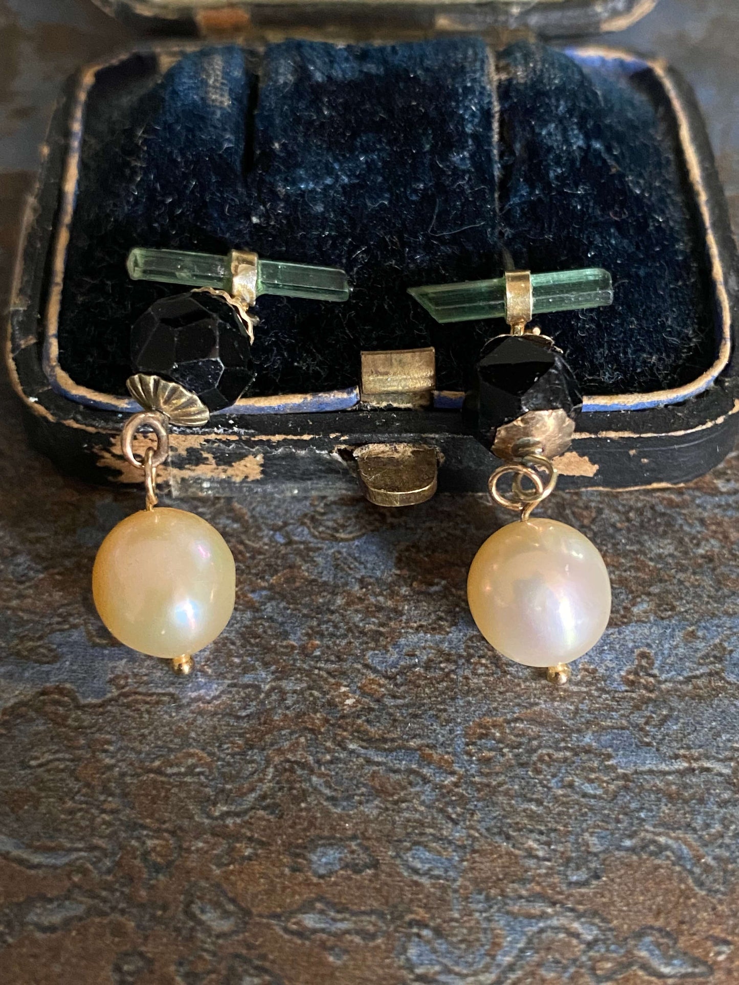 Earrings with tourmaline, an antique garnet and an Akoya pearl