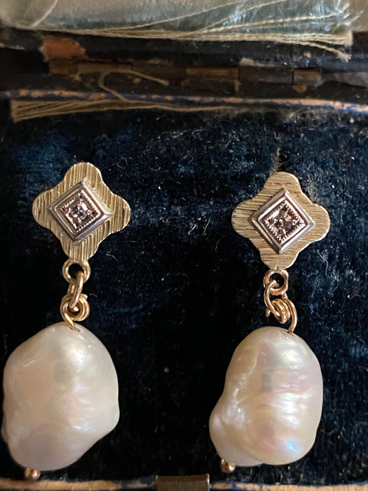 antique golden earrings with pearl and diamant setting